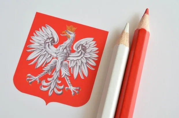 Gdzie jest umieszczony symbol orła białego i dlaczego ma znaczenie?