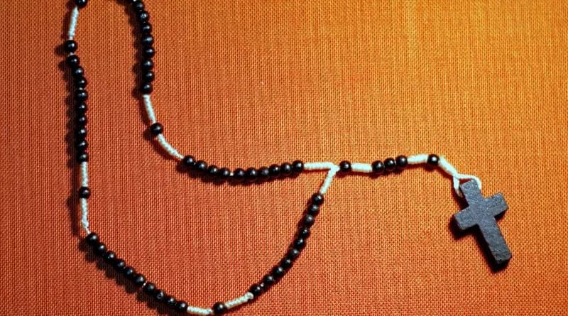 Legenda o różańcu: tajemnice i znaczenie w tradycji katolickiej