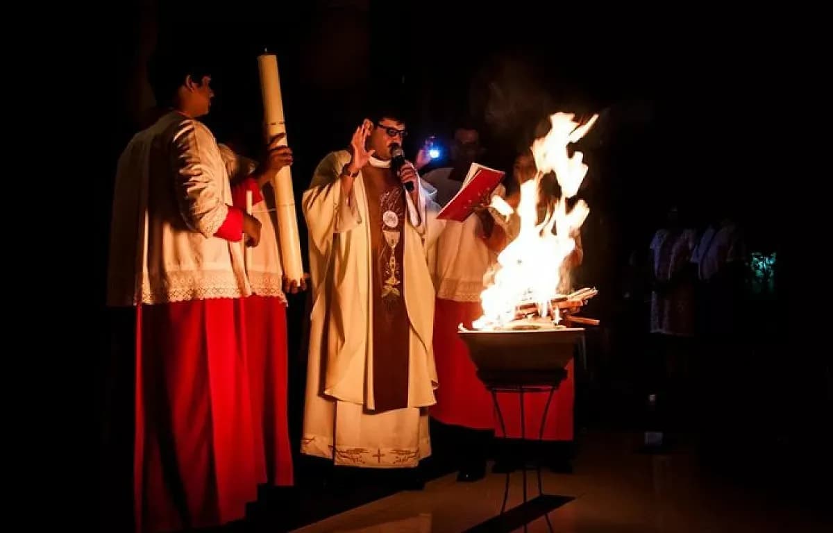 Co oznaczają symbole na paschale? Odkryj ich głębokie znaczenie