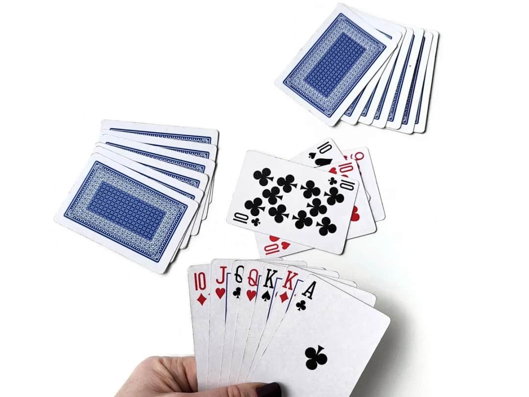 Zasady gry w karty w pana - jak grać i wygrywać w prostą grę karcianą