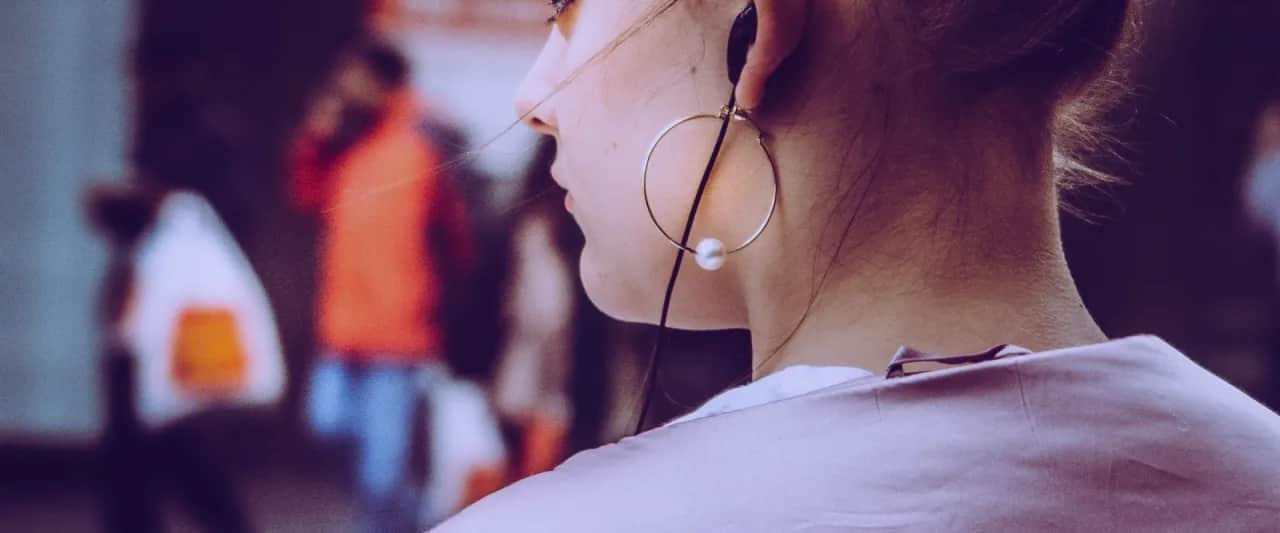 Jak podłączyć słuchawki z mikrofonem do jednego jacka? Proste!